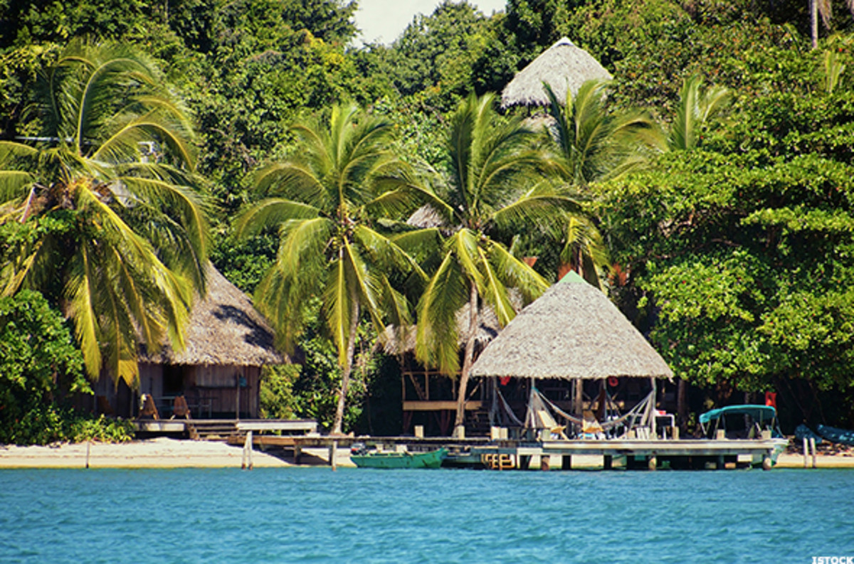 U.S. Expats Who Know the Rules May Avoid All Income Taxes