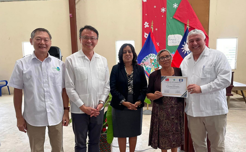 Twenty-five women complete Banana Fiber training in Benque Viejo del Carmen